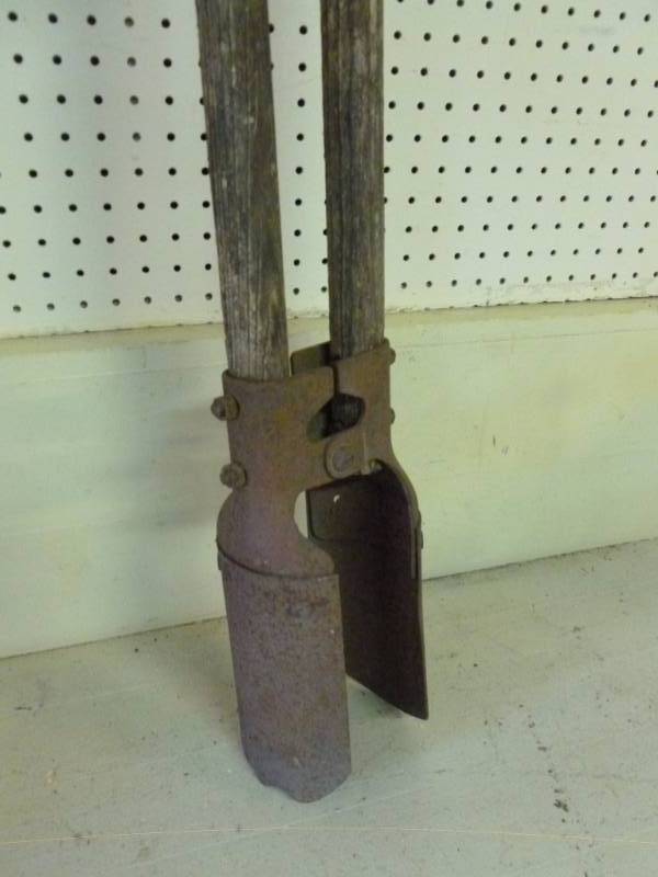 lot 385 image: Post Hole Digger