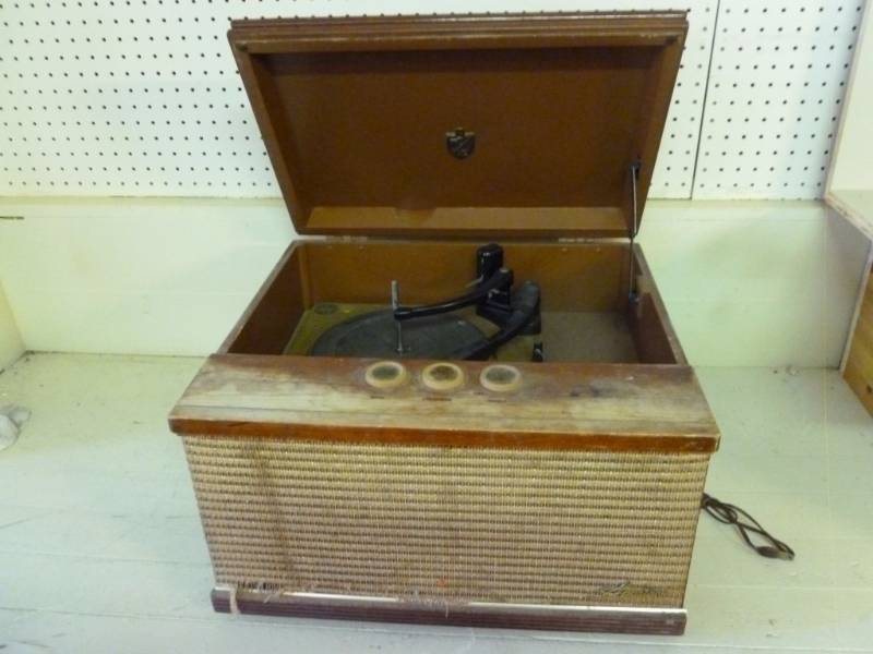 lot 387 image: Vintage Record Player