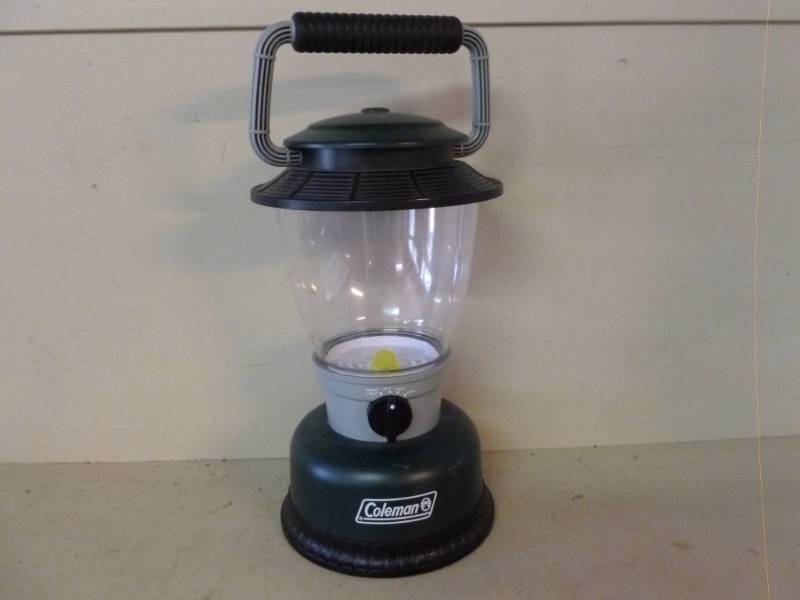 lot 400 image: Coleman Lantern