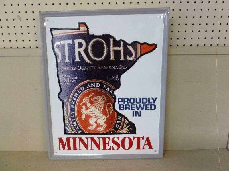 lot 402 image: Beer Sign