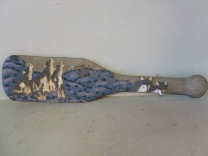 lot 405 image: Wolf Decoration