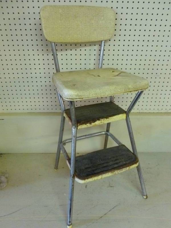 lot 413 image: Vintage Kitchen Stool