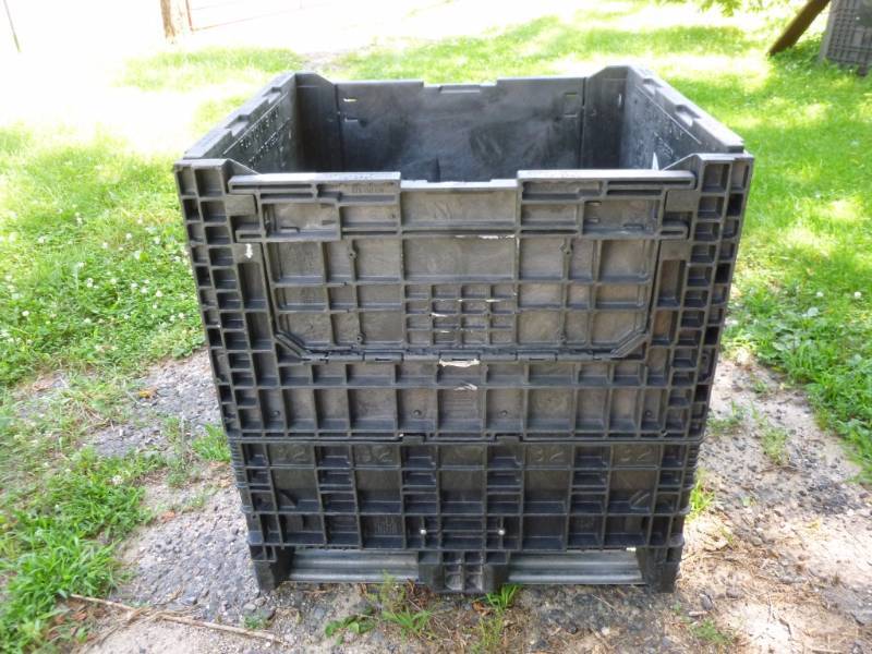 lot 414 image: Storage Tote