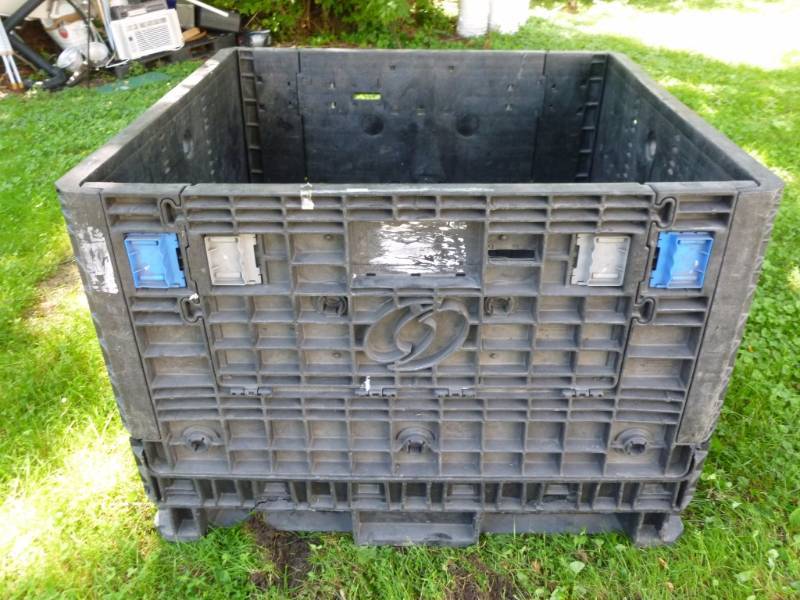 lot 415 image: Storage Tote