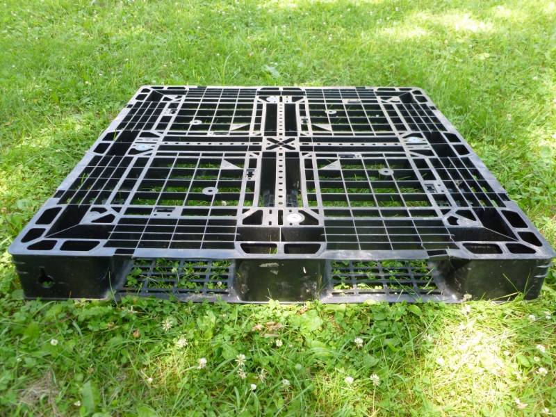 lot 417 image: Plastic Pallet