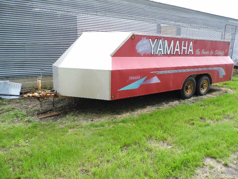 lot 10 image: Enclosed Trailer