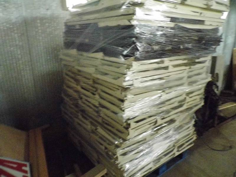 lot 23 image: Gondola Shelving