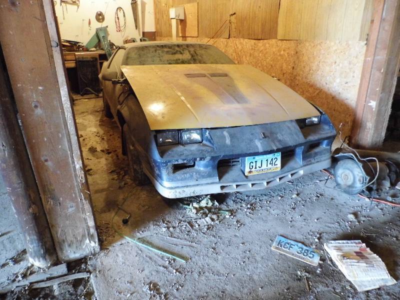lot 25 image: 1983 Chevy Camaro