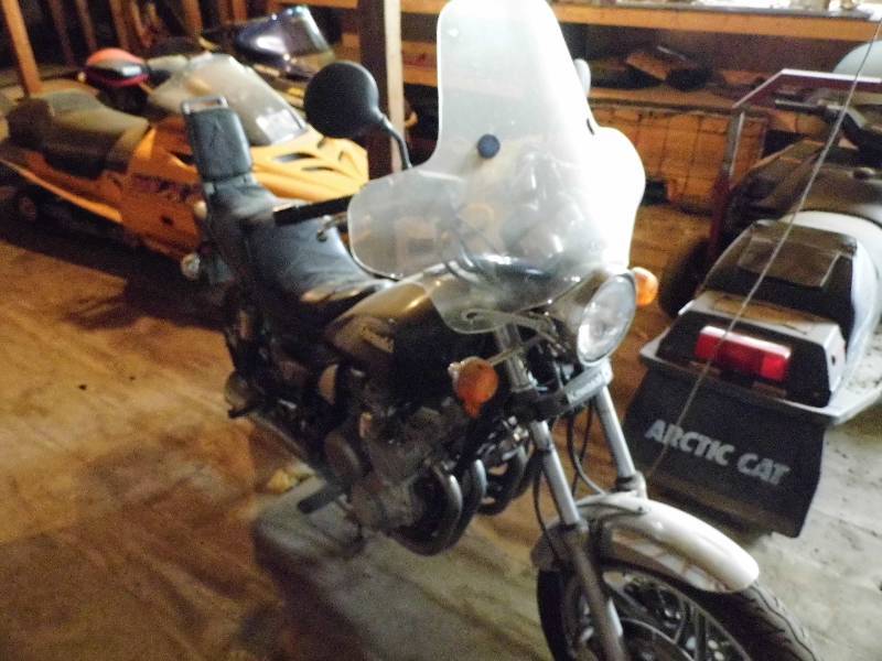 lot 27 image: Kawasaki LTD 700 Motorcycle