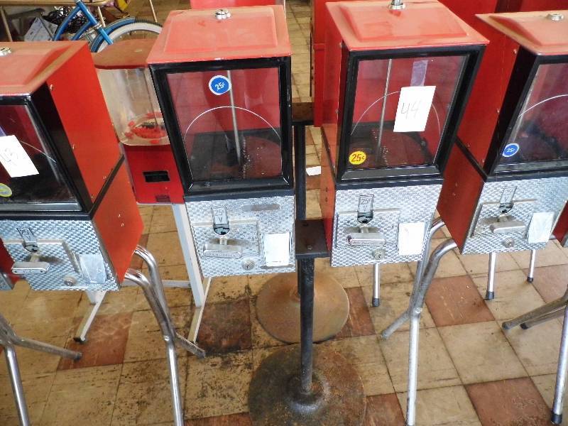 lot 44 image: Double Candy Machine