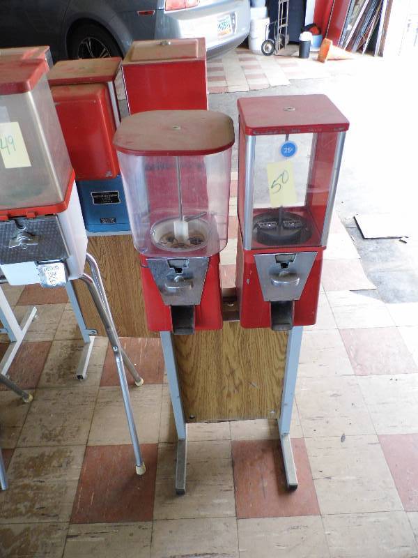 lot 50 image: Double Candy Machine