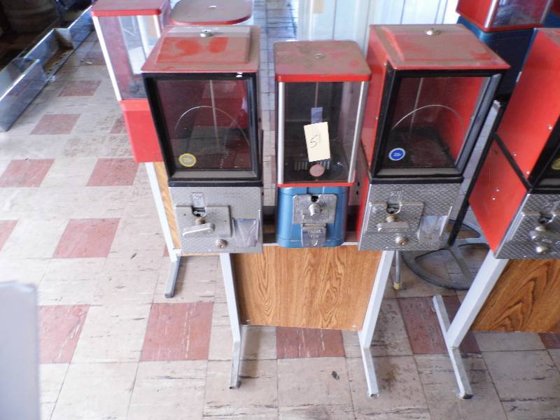 lot 51 image: Triple Candy Machine