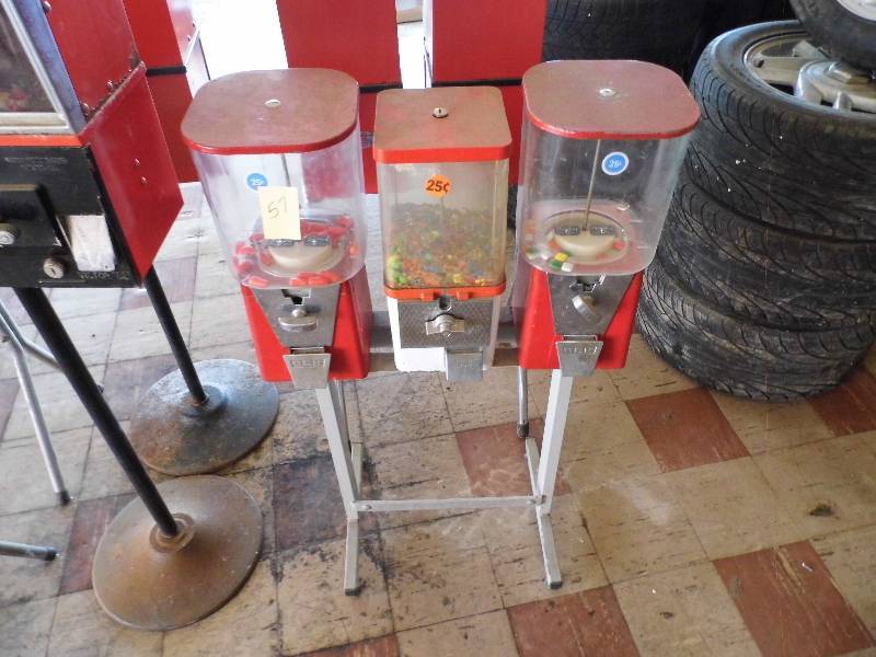 lot 57 image: Triple Candy Machine