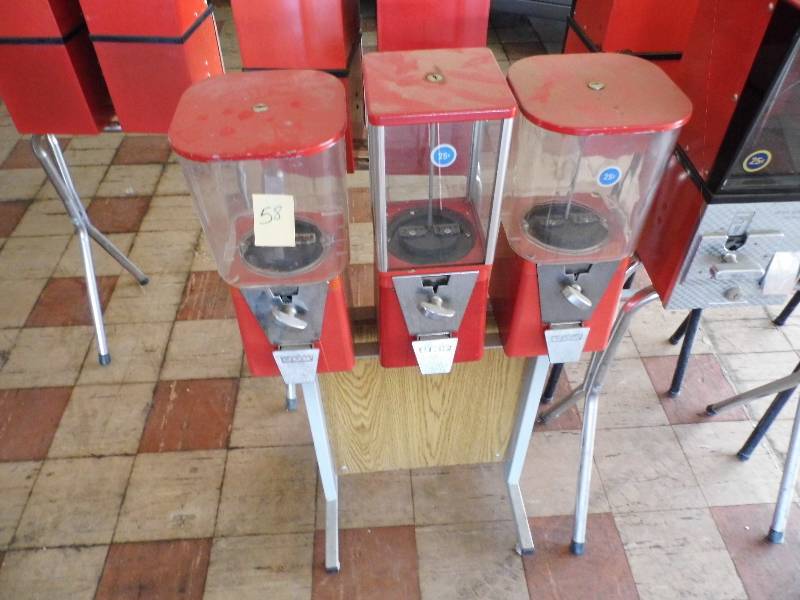 lot 58 image: Triple Candy Machine