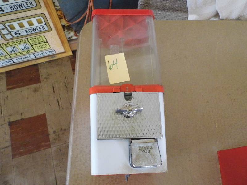 lot 64 image: Single Candy Machine