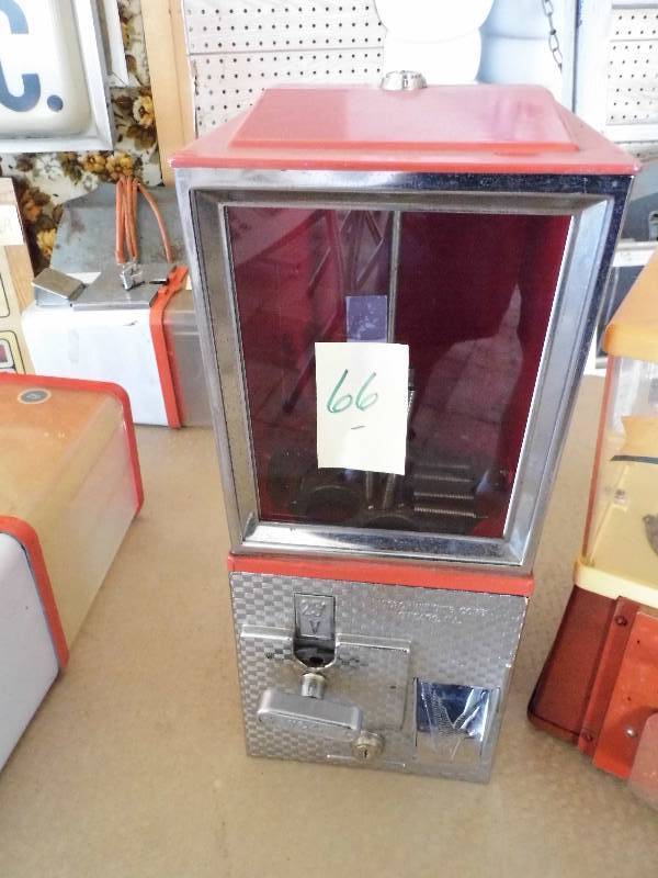 lot 66 image: Single Candy Machine