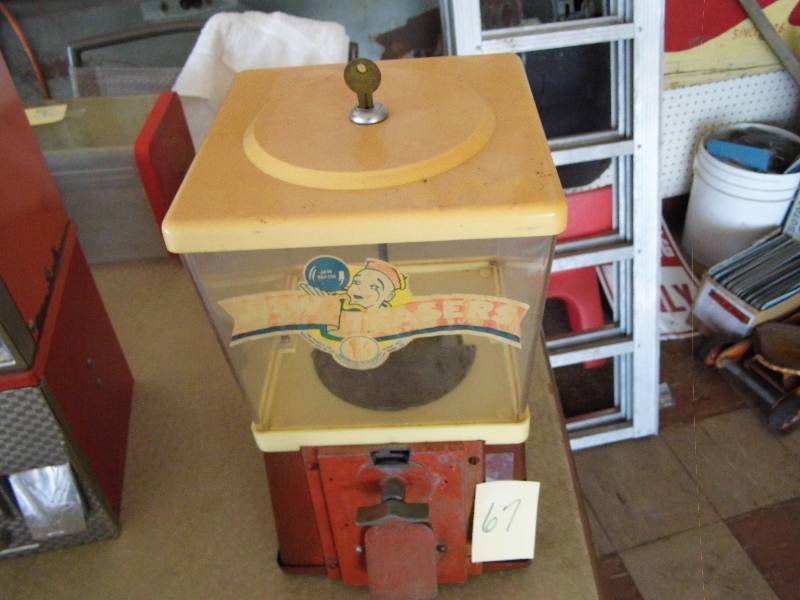 lot 67 image: Single Candy Machine