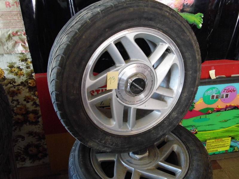 lot 73 image: 4 - 16 Rims w Tires