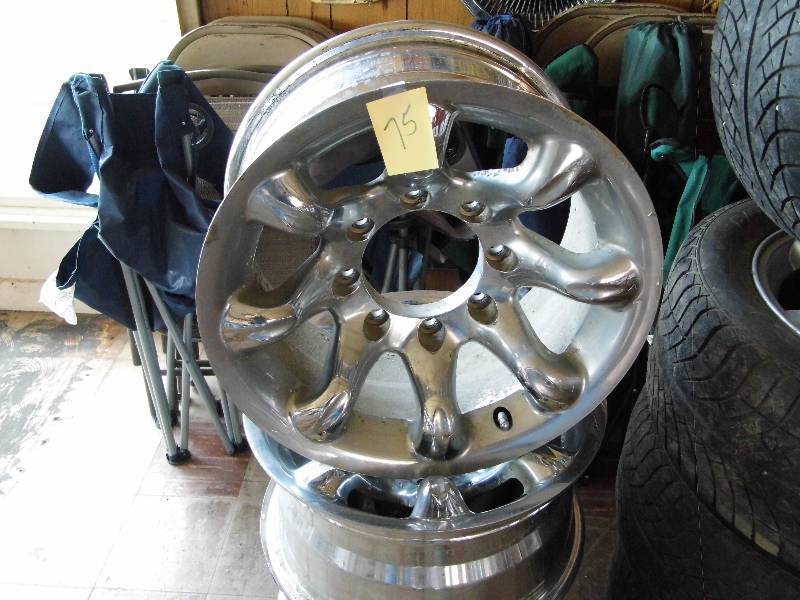 lot 75 image: American Racing Rims