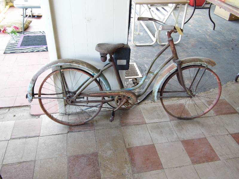 lot 76 image: Antique Bike