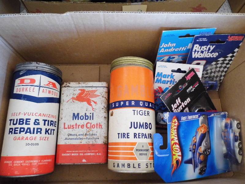 lot 128 image: Cans w Hotwheels