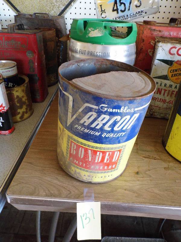 lot 137 image: Oil Cans