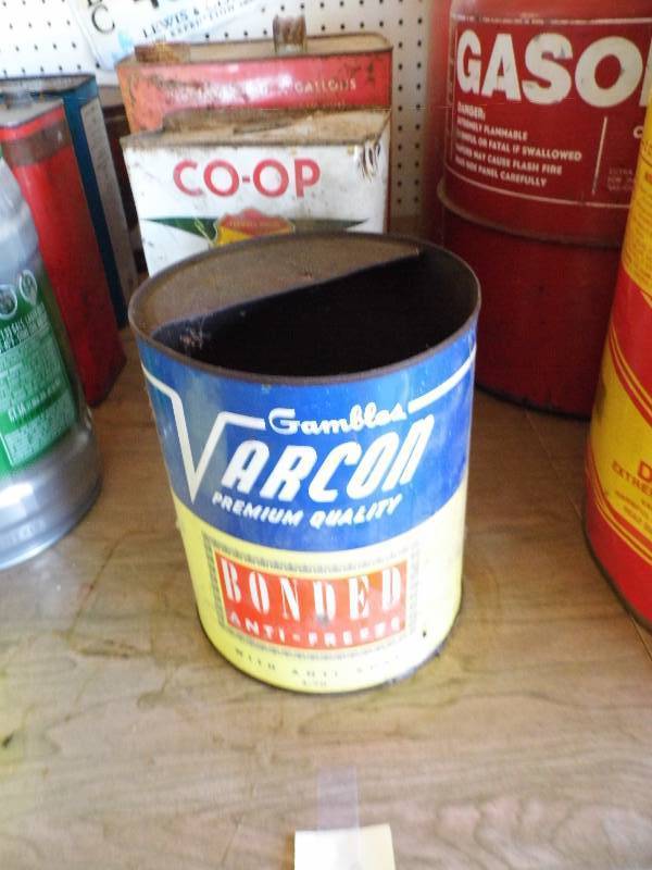 lot 138 image: Oil Cans
