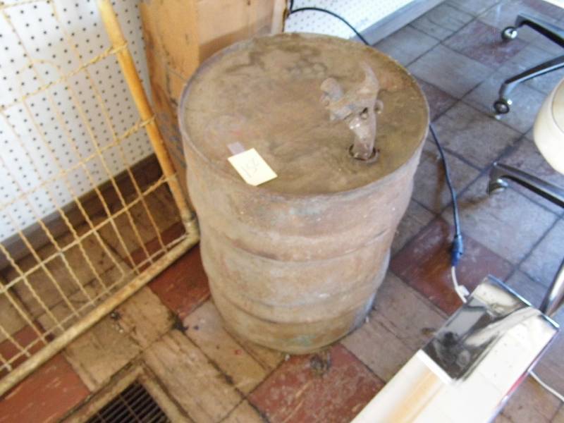 lot 150 image: 20 Gallon Oil Drum