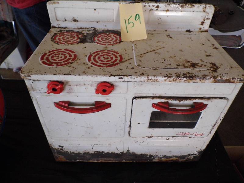lot 159 image: Vintage Toy Kitchen
