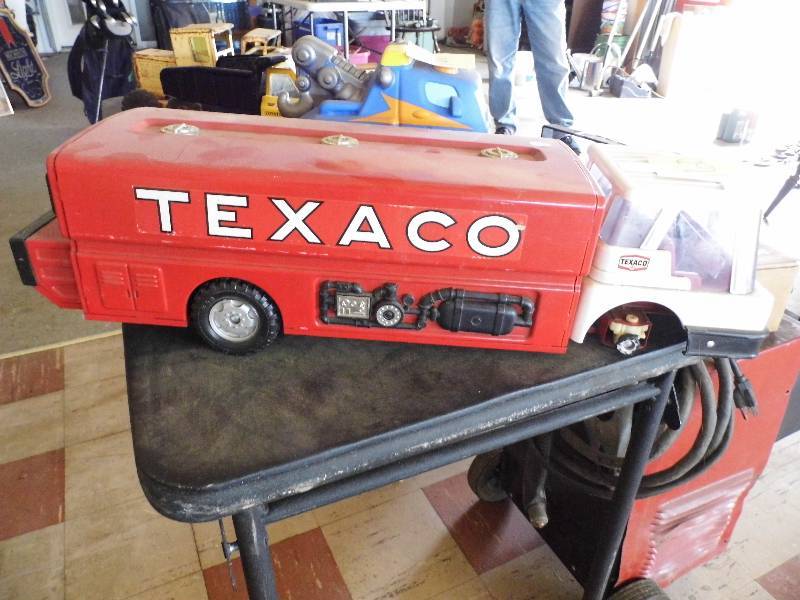 lot 160 image: Texaco Metal Truck