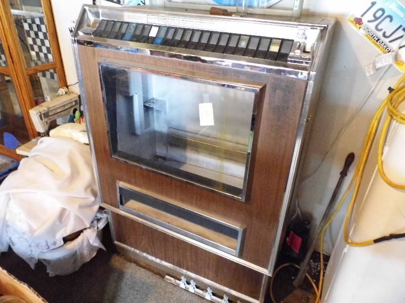 lot 170 image: Cigarette Machine