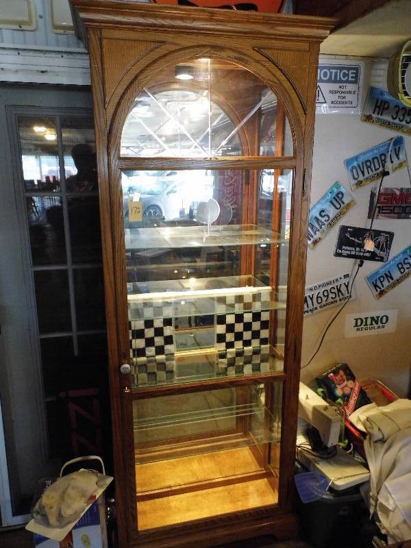 lot 172 image: Curio