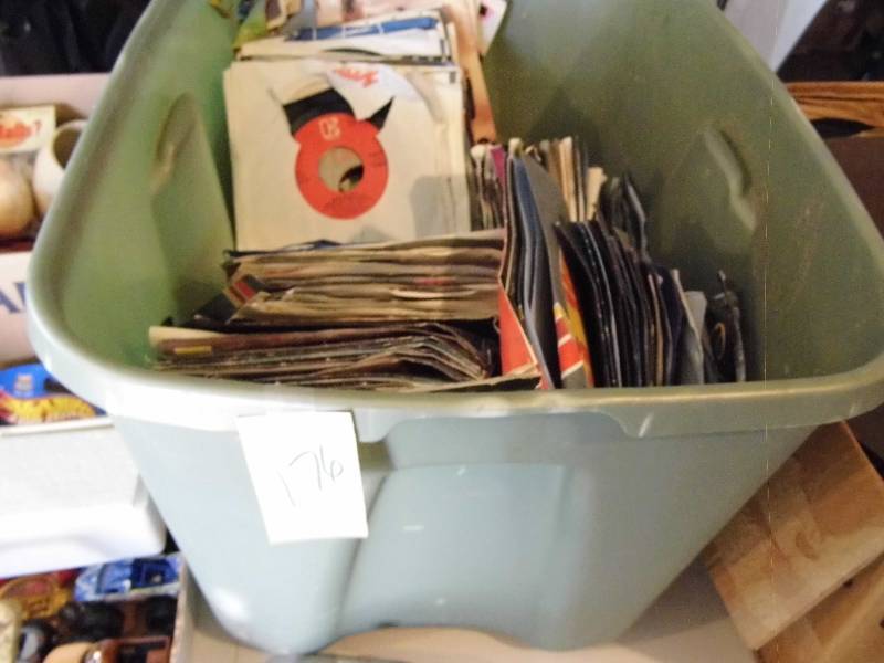 lot 176 image: Lot of  45s