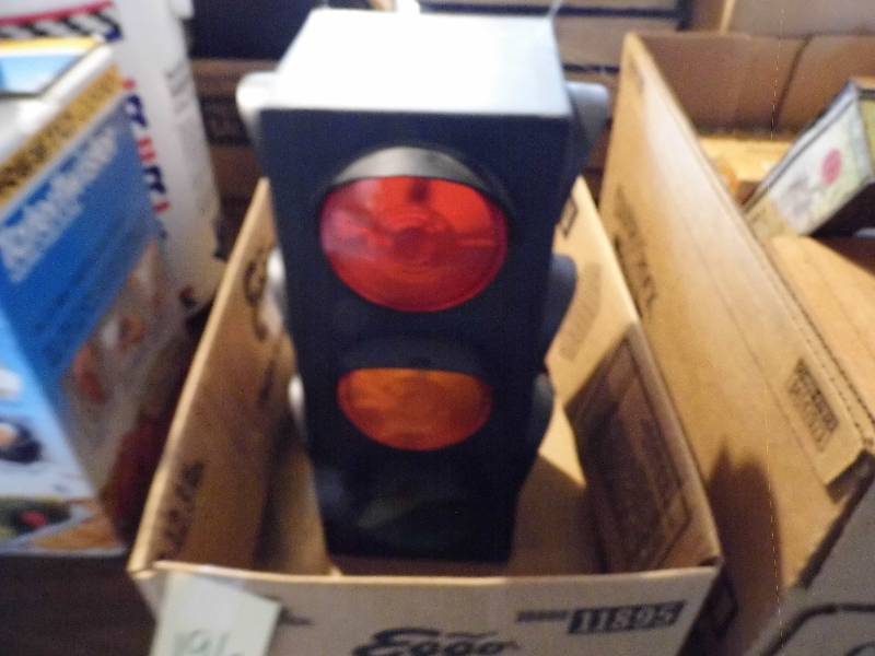 lot 196 image: Stop Light - Radios