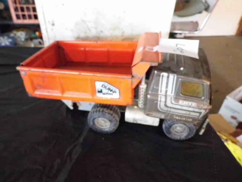 lot 207 image: Ertle Truck