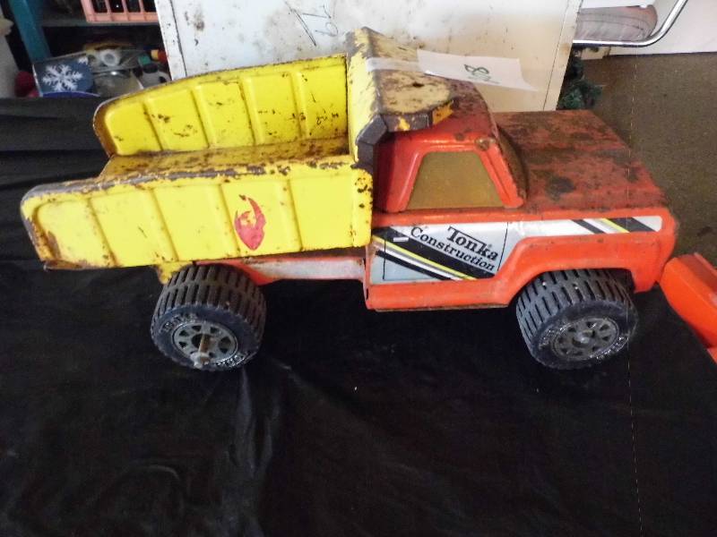 lot 208 image: Tonka Dump Truck