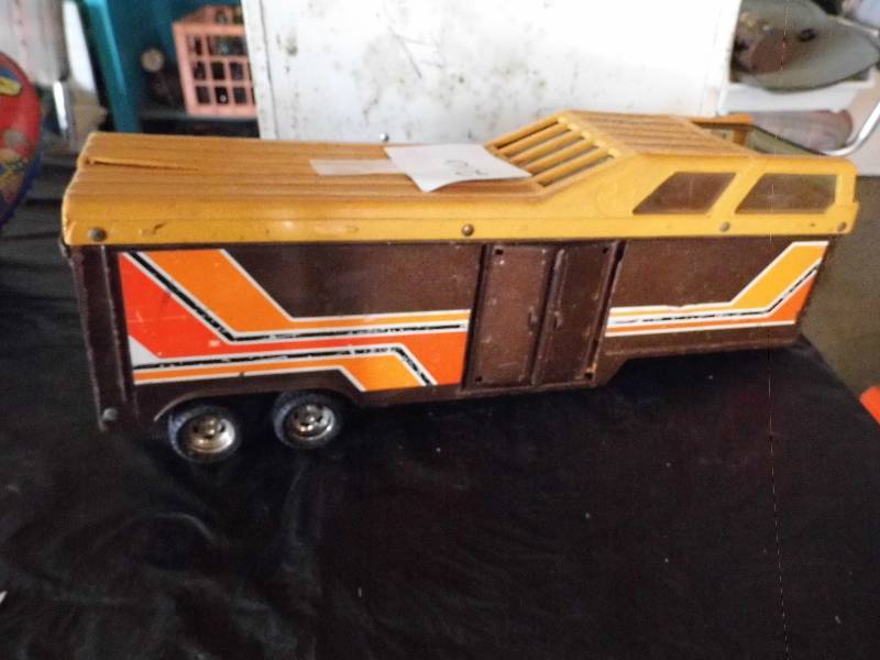 lot 210 image: Horse Trailer