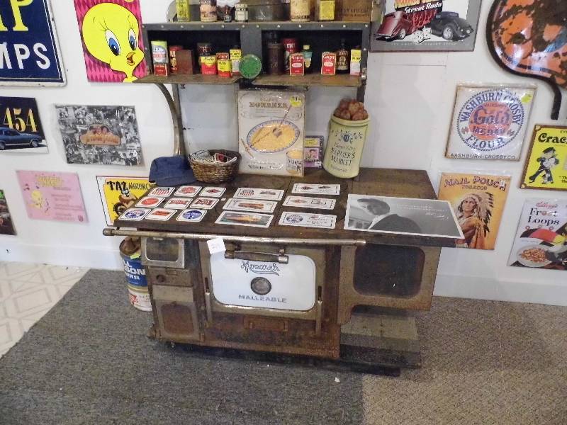 lot 219 image: Monarch Cook Stove