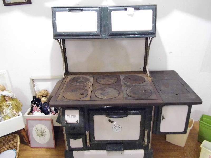 lot 220 image: Shakopee Pride Cook Stove