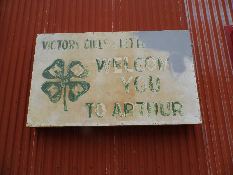lot 318 image: Victory 4 H Sign