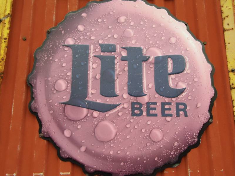 lot 331 image: Lite Beer Sign