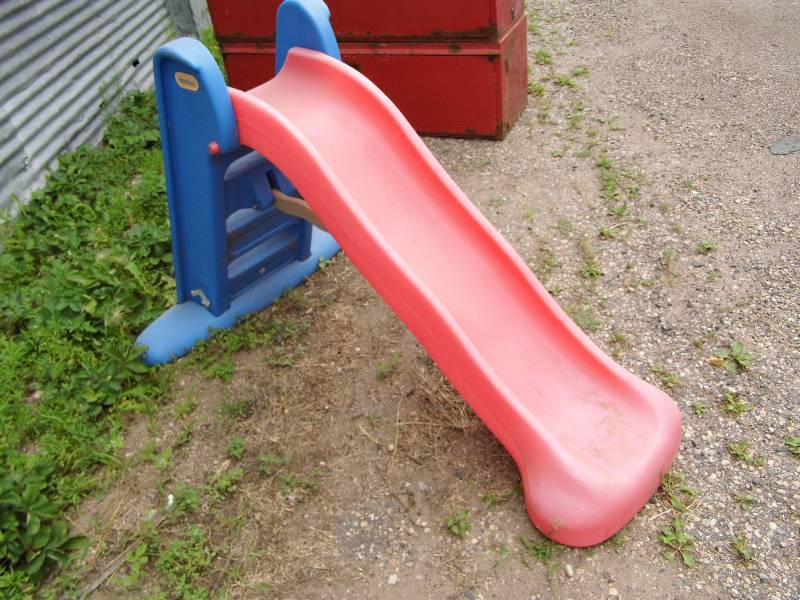 lot 231 image: Little Tykes Slide