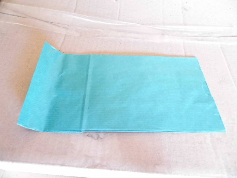 lot 261 image: 500 Teal Store Bags