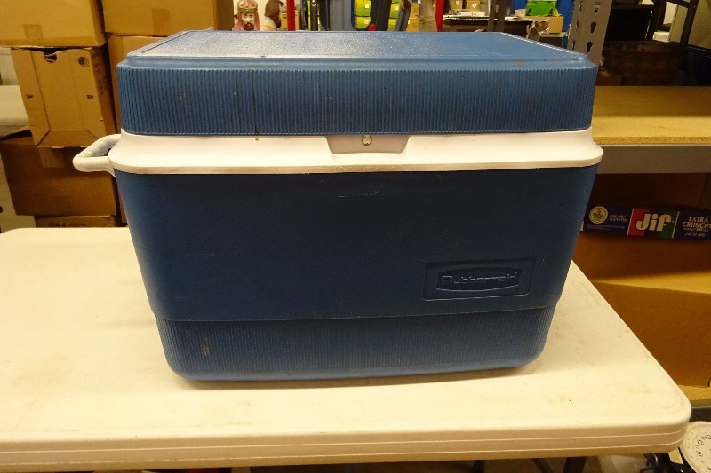 Rubbermaid Cooler