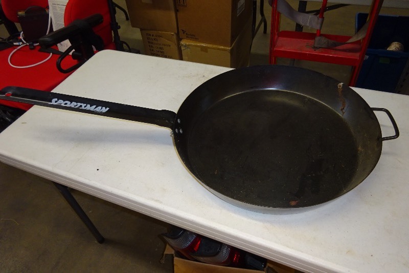 Sportsman 20 round fry pans