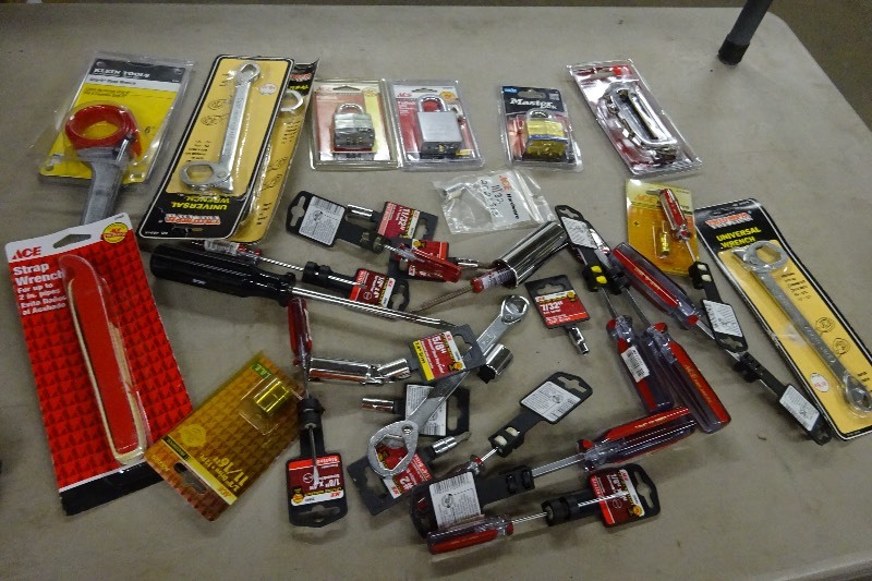 Screwdrivers, Universal wrench, Sockets