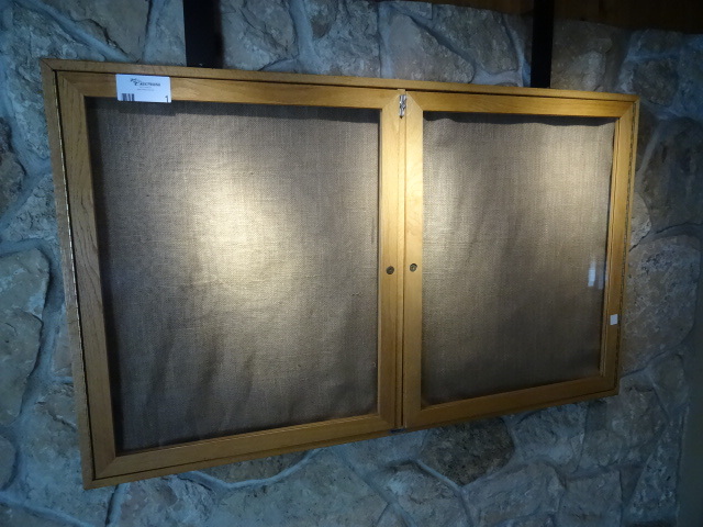 lot 1 image: Wall Hanging Memo Board No Keys