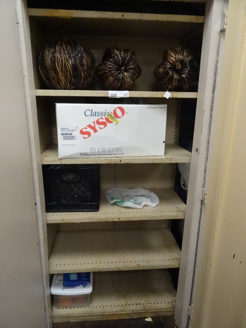 lot 47 image: Metal Shelving Unit 36 X 18 X 73
