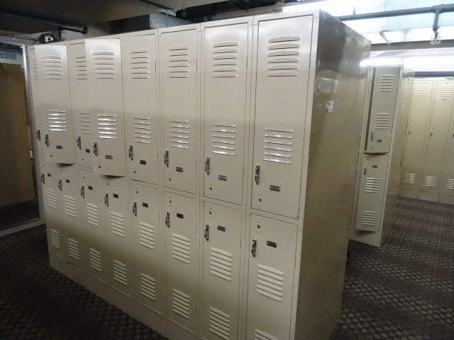 lot 114 image: 32 Bank Double Sided Locker Unit