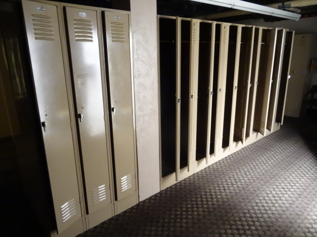 lot 142 image: 29 Door Double Sided Locker Unit